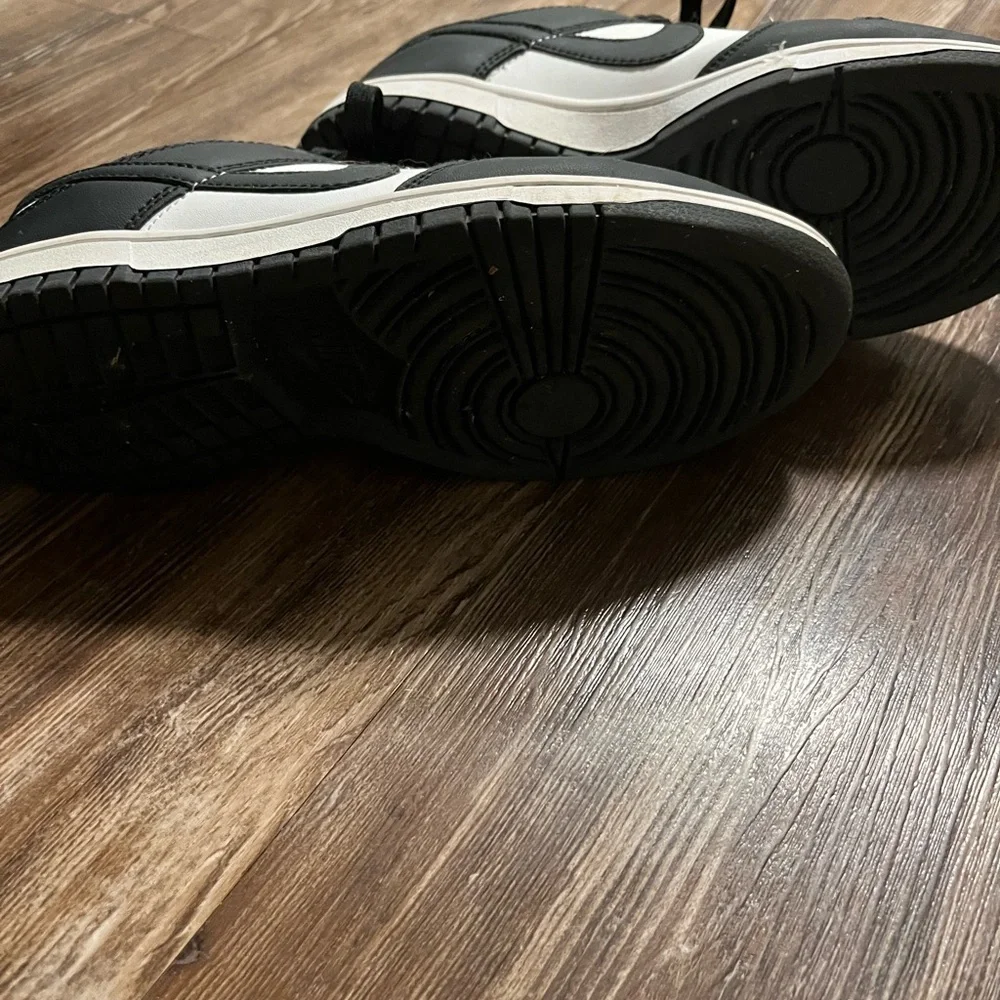 Nike Women Classic Black and White Sneakers - Picture 3 of 3